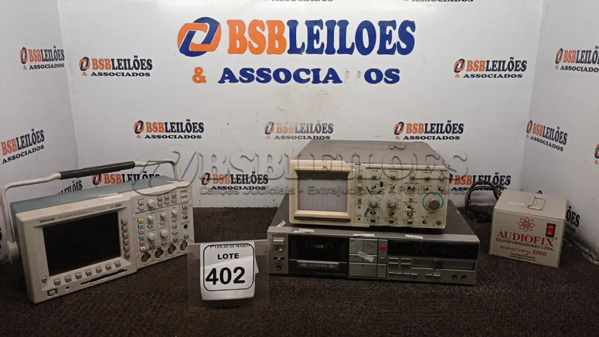 LOTE 402 - 01 TAPE DECK MARCA SONY E 01 OSCILOSCÓPIO DIGITAL MARCA TEKTRONIX, 01  OSCILOSCÓPIO  ANALOGICO 01 TRANSFORMADOR E . (NO ESTADO) ATENÇÃO! FAZER A VISITAÇÃO ANTES DE ARREMATAR, NÃO SABEMOS SE FUNCIONA, LEILÃO NÃO TEM GARANTIA E NEM DEVOLUÇÃO, SUJEITO A POSSÍVEIS AVARIAS VISÍVEIS/OCULTAS E/OU AUSÊNCIA DE COMPONENTES.