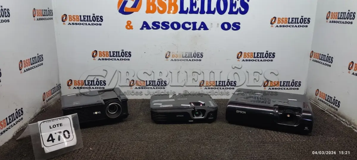 LOTE 470 - 02 PROJETORES MARCA EPSONE 01 PROJETOR MARCA BENQ. (NO ESTADO) ATENÇÃO! FAZER A VISITAÇÃO ANTES DE ARREMATAR, NÃO SABEMOS SE FUNCIONA, LEILÃO NÃO TEM GARANTIA E NEM DEVOLUÇÃO, SUJEITO A POSSÍVEIS AVARIAS VISÍVEIS/OCULTAS E/OU AUSÊNCIA DE COMPONENTES.