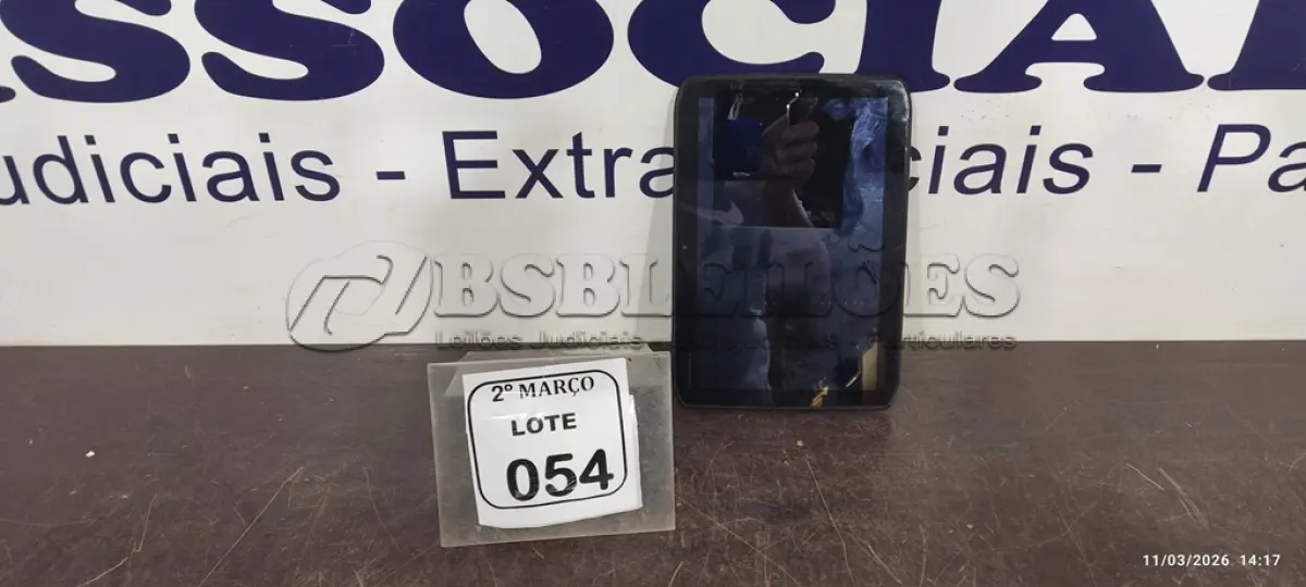 LOTE 054 - 01 TABLET MARCA MOTOROLA. (NO ESTADO) ATENÇÃO! FAZER A VISITAÇÃO ANTES DE ARREMATAR, NÃO SABEMOS SE FUNCIONA, LEILÃO NÃO TEM GARANTIA E NEM DEVOLUÇÃO, SUJEITO A POSSÍVEIS AVARIAS VISÍVEIS/OCULTAS E/OU AUSÊNCIA DE COMPONENTES.