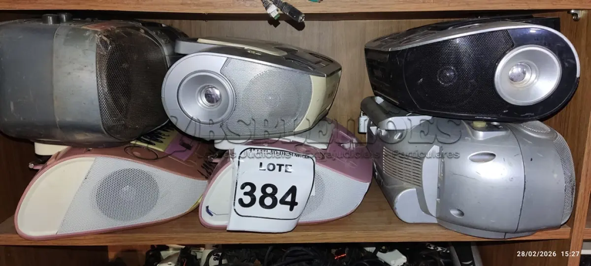 LOTE 384 - 06 APARELHOS DE SOM PORTÁTEIS DE MARCAS E MODELOS DIVERSOS. (NO ESTADO) ATENÇÃO! FAZER A VISITAÇÃO ANTES DE ARREMATAR, NÃO SABEMOS SE FUNCIONA, LEILÃO NÃO TEM GARANTIA E NEM DEVOLUÇÃO, SUJEITO A POSSÍVEIS AVARIAS VISÍVEIS/OCULTAS E/OU AUSÊNCIA DE COMPONENTES.