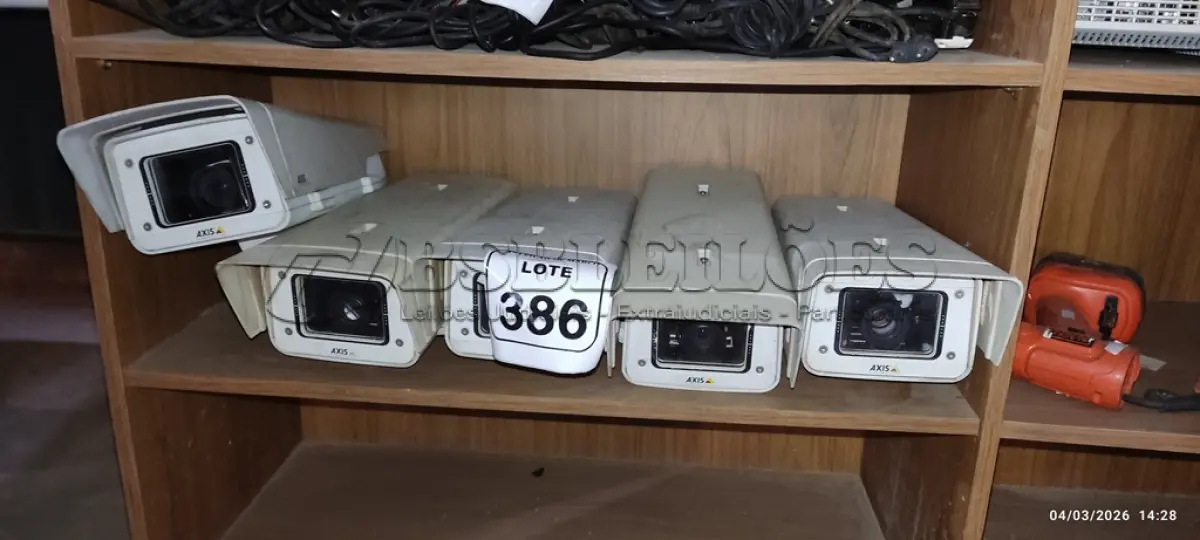 LOTE 386 - 05 CÂMERAS DE MONITORAMENTO MARCA AXIS. (NO ESTADO) ATENÇÃO! FAZER A VISITAÇÃO ANTES DE ARREMATAR, NÃO SABEMOS SE FUNCIONA, LEILÃO NÃO TEM GARANTIA E NEM DEVOLUÇÃO, SUJEITO A POSSÍVEIS AVARIAS VISÍVEIS/OCULTAS E/OU AUSÊNCIA DE COMPONENTES.