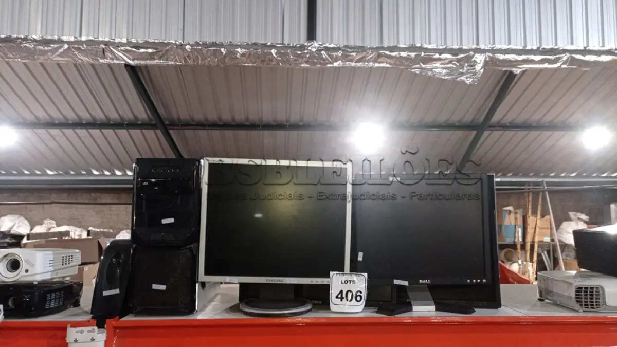 LOTE 406 - 01 ESTABILIZADOR, 01 CPU E VÁRIOS MONITORES DE MARCAS E MODELOS DIVERSOS. (NO ESTADO) ATENÇÃO! FAZER A VISITAÇÃO ANTES DE ARREMATAR, NÃO SABEMOS SE FUNCIONA, LEILÃO NÃO TEM GARANTIA E NEM DEVOLUÇÃO, SUJEITO A POSSÍVEIS AVARIAS VISÍVEIS/OCULTAS E/OU AUSÊNCIA DE COMPONENTES.