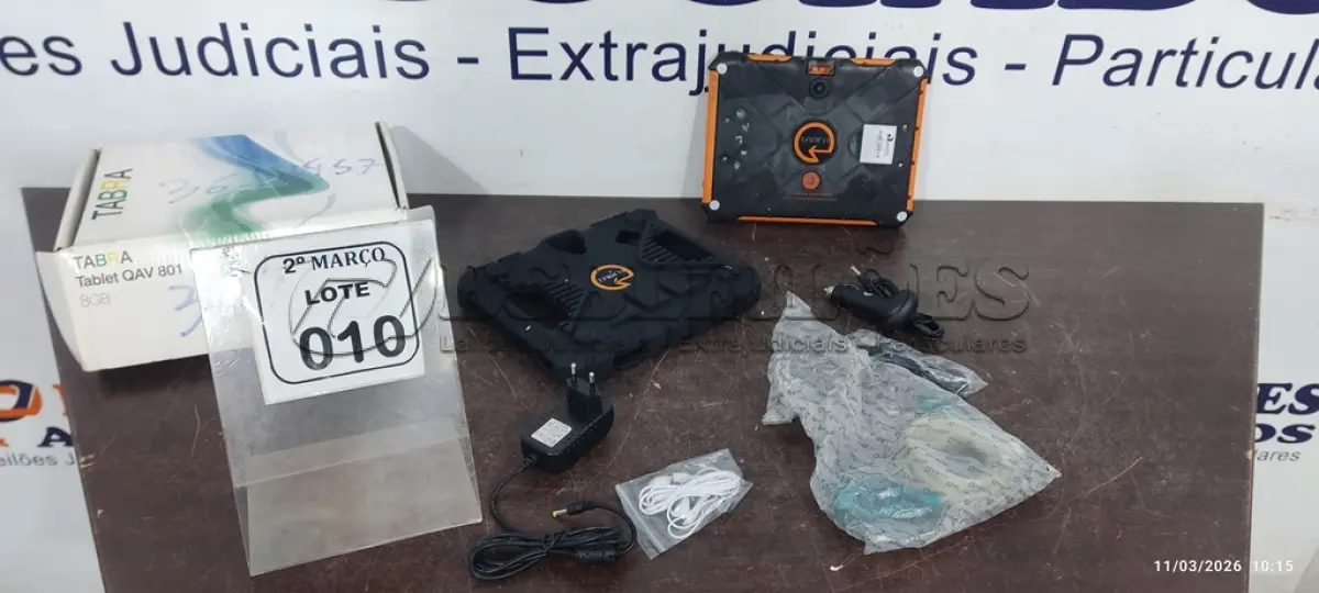 LOTE 010 - 01 TABLET MODELO QAV 801 8GB MARCA TABRA. (NO ESTADO) ATENÇÃO! FAZER A VISITAÇÃO ANTES DE ARREMATAR, NÃO SABEMOS SE FUNCIONA, LEILÃO NÃO TEM GARANTIA E NEM DEVOLUÇÃO, SUJEITO A POSSÍVEIS AVARIAS VISÍVEIS/OCULTAS E/OU AUSÊNCIA DE COMPONENTES.