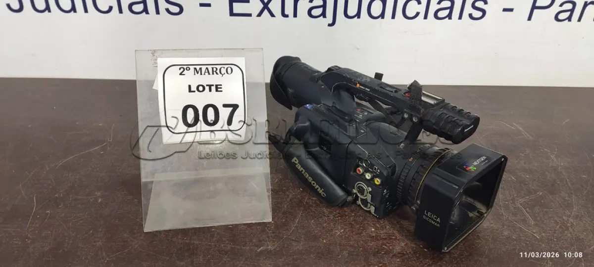 LOTE 007 - 01 FILMADORA MODELO AG-DVC80 MARCA PANSONIC. (NO ESTADO) ATENÇÃO! FAZER A VISITAÇÃO ANTES DE ARREMATAR, NÃO SABEMOS SE FUNCIONA, LEILÃO NÃO TEM GARANTIA E NEM DEVOLUÇÃO, SUJEITO A POSSÍVEIS AVARIAS VISÍVEIS/OCULTAS E/OU AUSÊNCIA DE COMPONENTES.