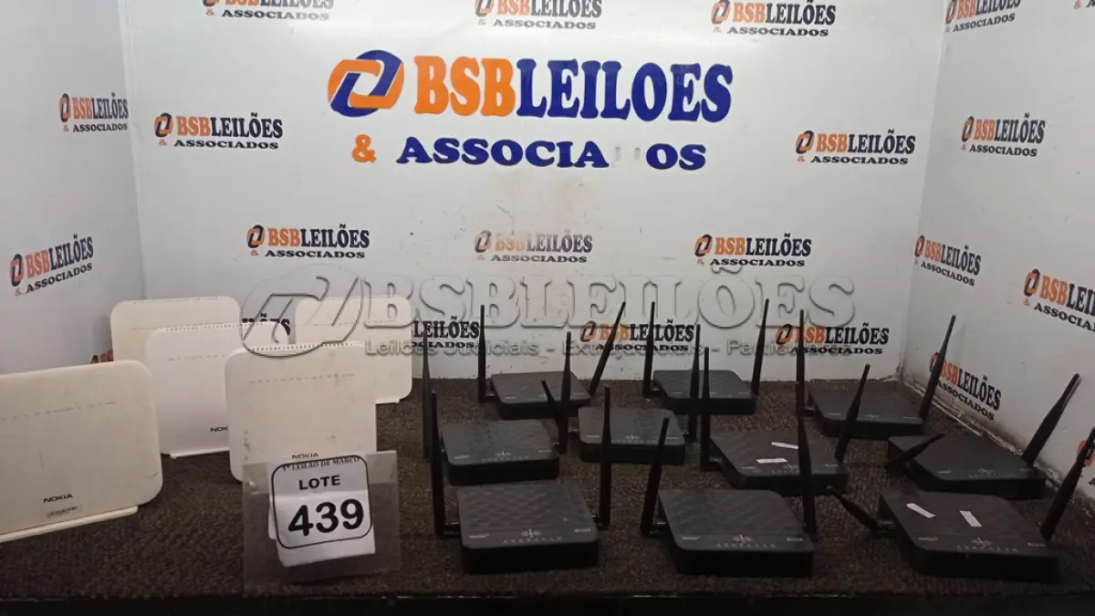 LOTE 439 - 15 ROTEADORES DE MARCAS E MODELOS DIVERSOS. (NO ESTADO) ATENÇÃO! FAZER A VISITAÇÃO ANTES DE ARREMATAR, NÃO SABEMOS SE FUNCIONA, LEILÃO NÃO TEM GARANTIA E NEM DEVOLUÇÃO, SUJEITO A POSSÍVEIS AVARIAS VISÍVEIS/OCULTAS E/OU AUSÊNCIA DE COMPONENTES.