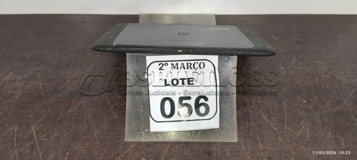 LOTE 056 - 01 TABLET MARCA MOTOROLA. (NO ESTADO) ATENÇÃO! FAZER A VISITAÇÃO ANTES DE ARREMATAR, NÃO SABEMOS SE FUNCIONA, LEILÃO NÃO TEM GARANTIA E NEM DEVOLUÇÃO, SUJEITO A POSSÍVEIS AVARIAS VISÍVEIS/OCULTAS E/OU AUSÊNCIA DE COMPONENTES.