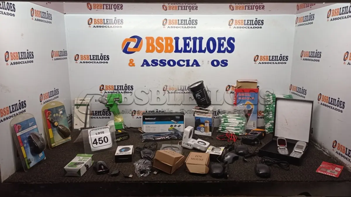 LOTE 450 - 01 BATERIA DE NOTEBOOK MARCA DELL, 01 PARAFUSADEIRA A BATERIA MARCA HAGRA, 02 BATERIAS DE PARAFUSADEIRA, VÁRIOS MOUSES, GRANDE QUANTIDADE DE CANETAS E MATERIAIS DIVERSOS. (NO ESTADO) ATENÇÃO! FAZER A VISITAÇÃO ANTES DE ARREMATAR, NÃO SABEMOS SE FUNCIONA, LEILÃO NÃO TEM GARANTIA E NEM DEVOLUÇÃO, SUJEITO A POSSÍVEIS AVARIAS VISÍVEIS/OCULTAS E/OU AUSÊNCIA DE COMPONENTES.