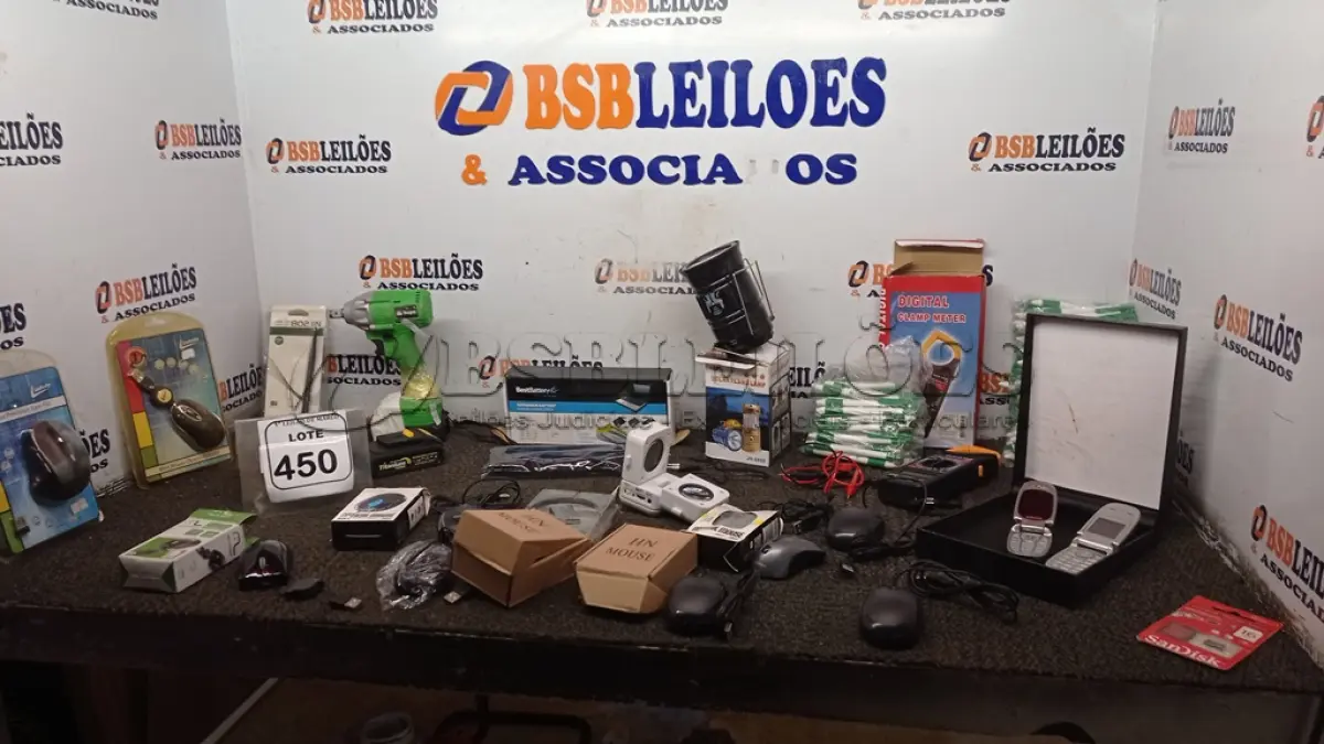 LOTE 450 - 01 BATERIA DE NOTEBOOK MARCA DELL, 01 PARAFUSADEIRA A BATERIA MARCA HAGRA, 02 BATERIAS DE PARAFUSADEIRA, VÁRIOS MOUSES, GRANDE QUANTIDADE DE CANETAS E MATERIAIS DIVERSOS. (NO ESTADO) ATENÇÃO! FAZER A VISITAÇÃO ANTES DE ARREMATAR, NÃO SABEMOS SE FUNCIONA, LEILÃO NÃO TEM GARANTIA E NEM DEVOLUÇÃO, SUJEITO A POSSÍVEIS AVARIAS VISÍVEIS/OCULTAS E/OU AUSÊNCIA DE COMPONENTES.