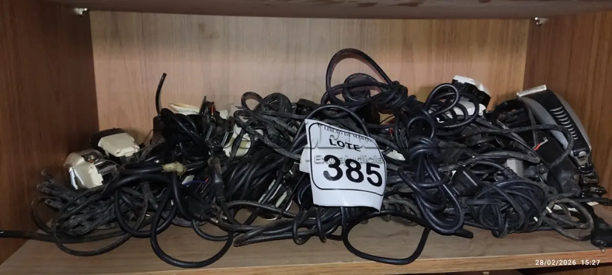 LOTE 385 - 01 LOTE COM GRANDE QUANTIDADE DE MÁQUINAS DE CORTAR CABELO PARA RETIRADA DE PEÇAS. (NO ESTADO) ATENÇÃO! FAZER A VISITAÇÃO ANTES DE ARREMATAR, NÃO SABEMOS SE FUNCIONA, LEILÃO NÃO TEM GARANTIA E NEM DEVOLUÇÃO, SUJEITO A POSSÍVEIS AVARIAS VISÍVEIS/OCULTAS E/OU AUSÊNCIA DE COMPONENTES.