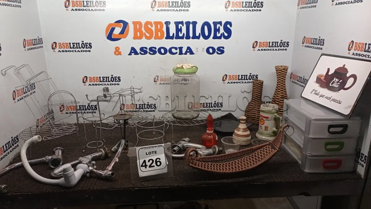 LOTE 426 - 01 LOTE COM TORNEIRAS, VASOS DECORATIVOS, GAVETAS ORGANIZADORAS E UTENSÍLIOS DE COZINHA DIVERSOS. (NO ESTADO) ATENÇÃO! FAZER A VISITAÇÃO ANTES DE ARREMATAR, NÃO SABEMOS SE FUNCIONA, LEILÃO NÃO TEM GARANTIA E NEM DEVOLUÇÃO, SUJEITO A POSSÍVEIS AVARIAS VISÍVEIS/OCULTAS E/OU AUSÊNCIA DE COMPONENTES.