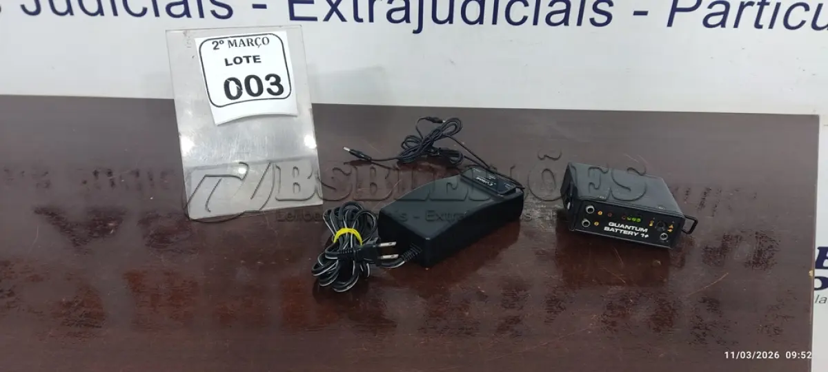 LOTE 003 - 01 BATERIA EXTERNA PORTATIL PARA FLASHES DE CÂMERAS FOTOGRÁFICAS MARCA QUANTUM BATTERY 1+. (NO ESTADO) ATENÇÃO! FAZER A VISITAÇÃO ANTES DE ARREMATAR, NÃO SABEMOS SE FUNCIONA, LEILÃO NÃO TEM GARANTIA E NEM DEVOLUÇÃO, SUJEITO A POSSÍVEIS AVARIAS VISÍVEIS/OCULTAS E/OU AUSÊNCIA DE COMPONENTES.