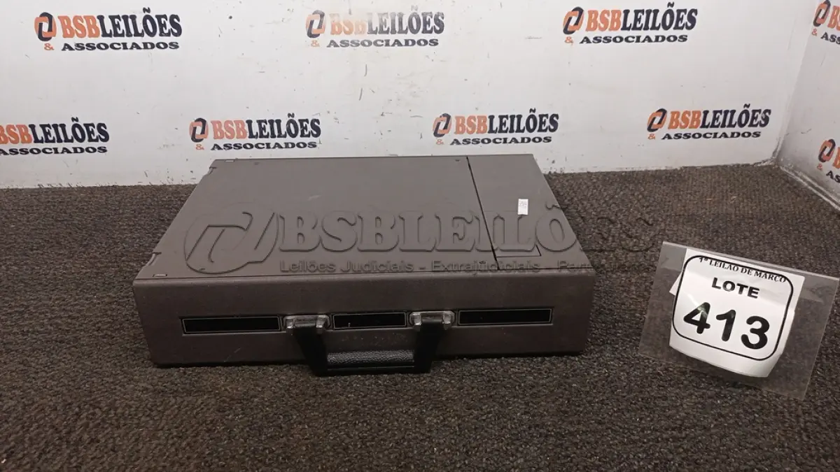 LOTE 413 - 01 RETROPROJETOR MARCA 3M. (NO ESTADO) ATENÇÃO! FAZER A VISITAÇÃO ANTES DE ARREMATAR, NÃO SABEMOS SE FUNCIONA, LEILÃO NÃO TEM GARANTIA E NEM DEVOLUÇÃO, SUJEITO A POSSÍVEIS AVARIAS VISÍVEIS/OCULTAS E/OU AUSÊNCIA DE COMPONENTES.
