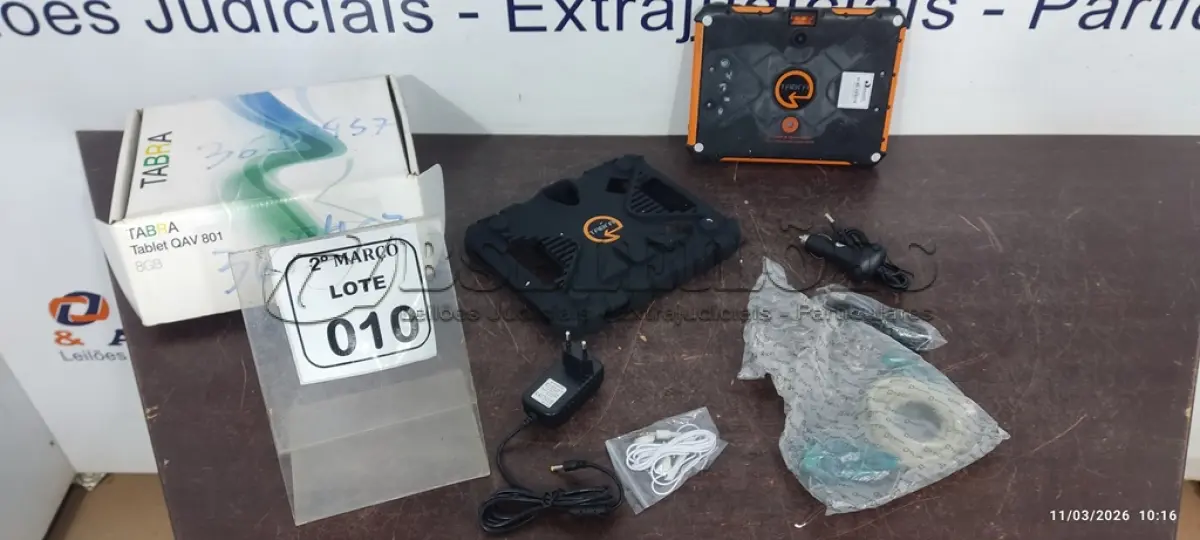 LOTE 010 - 01 TABLET MODELO QAV 801 8GB MARCA TABRA. (NO ESTADO) ATENÇÃO! FAZER A VISITAÇÃO ANTES DE ARREMATAR, NÃO SABEMOS SE FUNCIONA, LEILÃO NÃO TEM GARANTIA E NEM DEVOLUÇÃO, SUJEITO A POSSÍVEIS AVARIAS VISÍVEIS/OCULTAS E/OU AUSÊNCIA DE COMPONENTES.