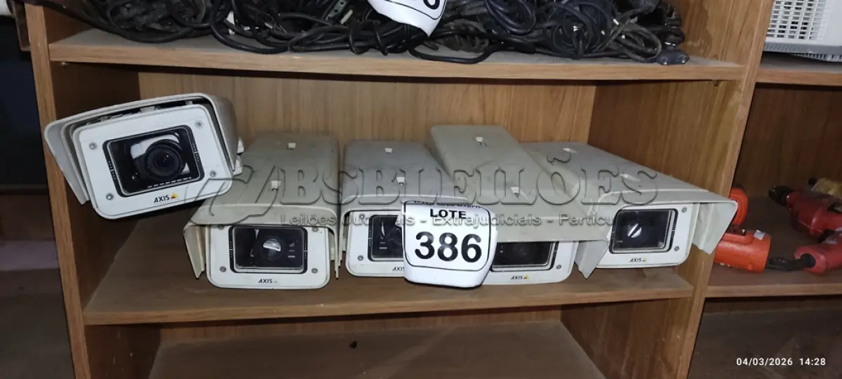LOTE 386 - 05 CÂMERAS DE MONITORAMENTO MARCA AXIS. (NO ESTADO) ATENÇÃO! FAZER A VISITAÇÃO ANTES DE ARREMATAR, NÃO SABEMOS SE FUNCIONA, LEILÃO NÃO TEM GARANTIA E NEM DEVOLUÇÃO, SUJEITO A POSSÍVEIS AVARIAS VISÍVEIS/OCULTAS E/OU AUSÊNCIA DE COMPONENTES.