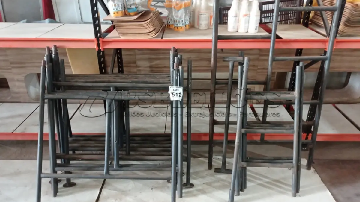 LOTE 512 - 11 PEÇAS DE ANDAIME E 05 PEÇAS DE ESTANTE DE FERRO TUBULAR DESMONTADA. (NO ESTADO) ATENÇÃO! FAZER A VISITAÇÃO ANTES DE ARREMATAR, NÃO SABEMOS SE FUNCIONA, LEILÃO NÃO TEM GARANTIA E NEM DEVOLUÇÃO, SUJEITO A POSSÍVEIS AVARIAS VISÍVEIS/OCULTAS E/OU AUSÊNCIA DE COMPONENTES.