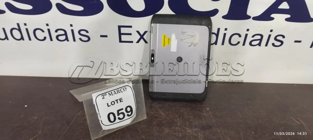 LOTE 059 - 01 TABLET MARCA MOTOROLA. (NO ESTADO) ATENÇÃO! FAZER A VISITAÇÃO ANTES DE ARREMATAR, NÃO SABEMOS SE FUNCIONA, LEILÃO NÃO TEM GARANTIA E NEM DEVOLUÇÃO, SUJEITO A POSSÍVEIS AVARIAS VISÍVEIS/OCULTAS E/OU AUSÊNCIA DE COMPONENTES.