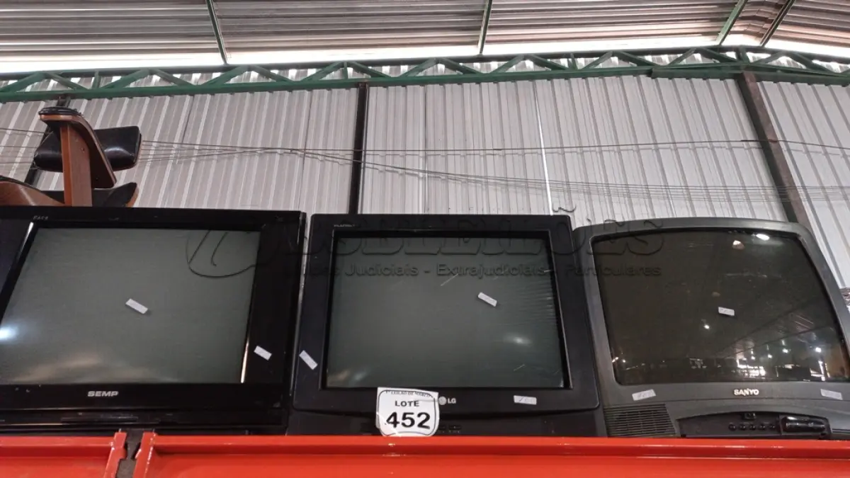 LOTE 452 - 03 TVS DE TUBO MARCAS SEMP, LG E SANYO. (NO ESTADO) ATENÇÃO! FAZER A VISITAÇÃO ANTES DE ARREMATAR, NÃO SABEMOS SE FUNCIONA, LEILÃO NÃO TEM GARANTIA E NEM DEVOLUÇÃO, SUJEITO A POSSÍVEIS AVARIAS VISÍVEIS/OCULTAS E/OU AUSÊNCIA DE COMPONENTES.