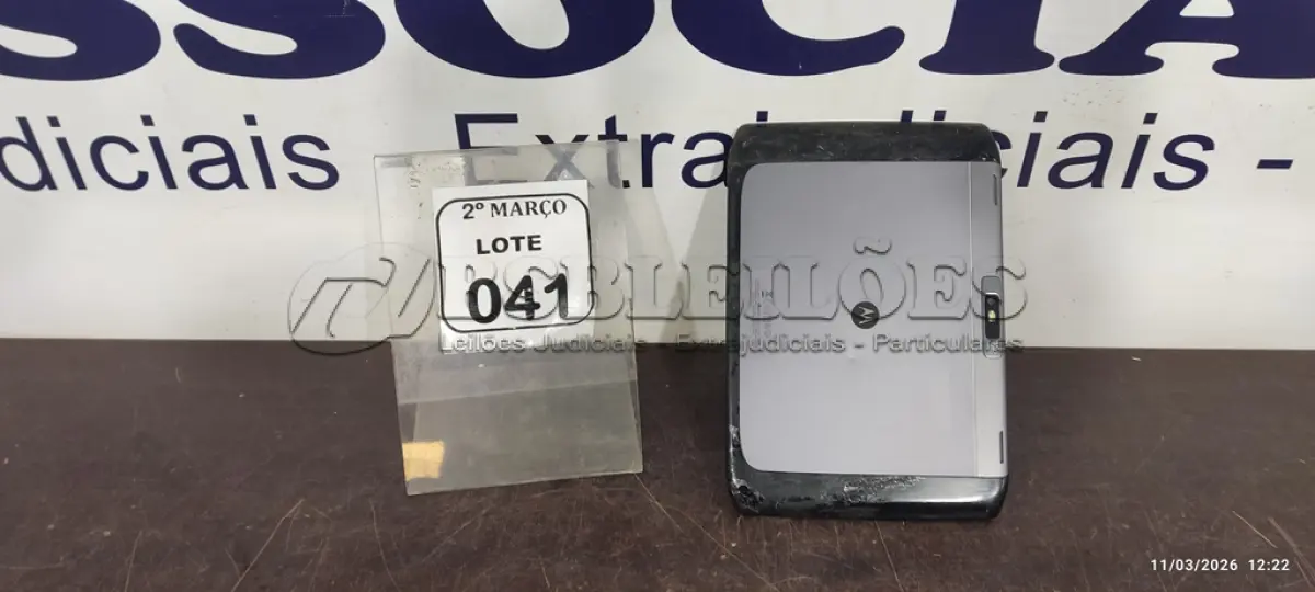 LOTE 041 - 01 TABLET MARCA MOTOROLA. (NO ESTADO) ATENÇÃO! FAZER A VISITAÇÃO ANTES DE ARREMATAR, NÃO SABEMOS SE FUNCIONA, LEILÃO NÃO TEM GARANTIA E NEM DEVOLUÇÃO, SUJEITO A POSSÍVEIS AVARIAS VISÍVEIS/OCULTAS E/OU AUSÊNCIA DE COMPONENTES.