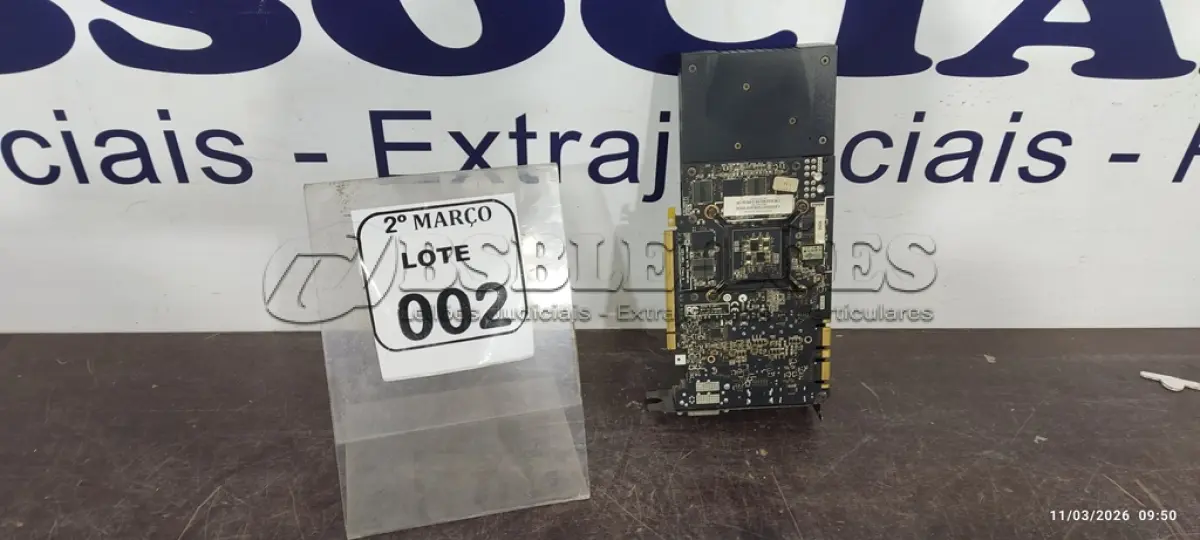 LOTE 002 - 01 PLACA DE VÍDEO. (NO ESTADO) ATENÇÃO! FAZER A VISITAÇÃO ANTES DE ARREMATAR, NÃO SABEMOS SE FUNCIONA, LEILÃO NÃO TEM GARANTIA E NEM DEVOLUÇÃO, SUJEITO A POSSÍVEIS AVARIAS VISÍVEIS/OCULTAS E/OU AUSÊNCIA DE COMPONENTES.