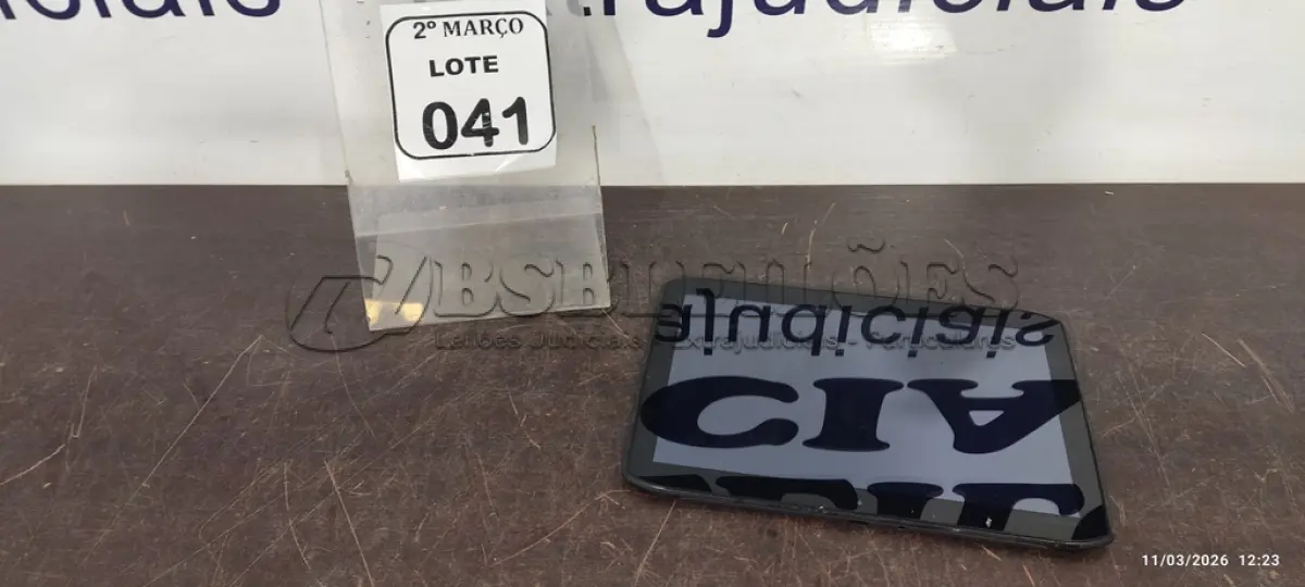LOTE 041 - 01 TABLET MARCA MOTOROLA. (NO ESTADO) ATENÇÃO! FAZER A VISITAÇÃO ANTES DE ARREMATAR, NÃO SABEMOS SE FUNCIONA, LEILÃO NÃO TEM GARANTIA E NEM DEVOLUÇÃO, SUJEITO A POSSÍVEIS AVARIAS VISÍVEIS/OCULTAS E/OU AUSÊNCIA DE COMPONENTES.