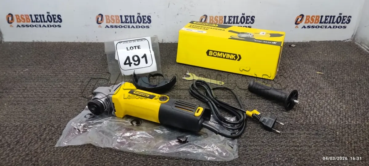 LOTE 491 - 01 ESMERILHADEIRA ANGULAR 710W 220V (PRODUTO NOVO). (NO ESTADO) ATENÇÃO! FAZER A VISITAÇÃO ANTES DE ARREMATAR, NÃO SABEMOS SE FUNCIONA, LEILÃO NÃO TEM GARANTIA E NEM DEVOLUÇÃO, SUJEITO A POSSÍVEIS AVARIAS VISÍVEIS/OCULTAS E/OU AUSÊNCIA DE COMPONENTES.
