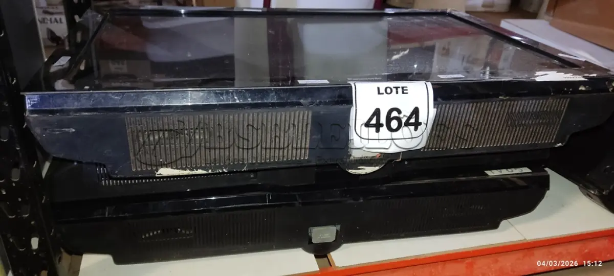 LOTE 464 - 03 TVS LCD TAMANHOS E MARCAS DIVERSAS. (NO ESTADO) ATENÇÃO! FAZER A VISITAÇÃO ANTES DE ARREMATAR, NÃO SABEMOS SE FUNCIONA, LEILÃO NÃO TEM GARANTIA E NEM DEVOLUÇÃO, SUJEITO A POSSÍVEIS AVARIAS VISÍVEIS/OCULTAS E/OU AUSÊNCIA DE COMPONENTES.