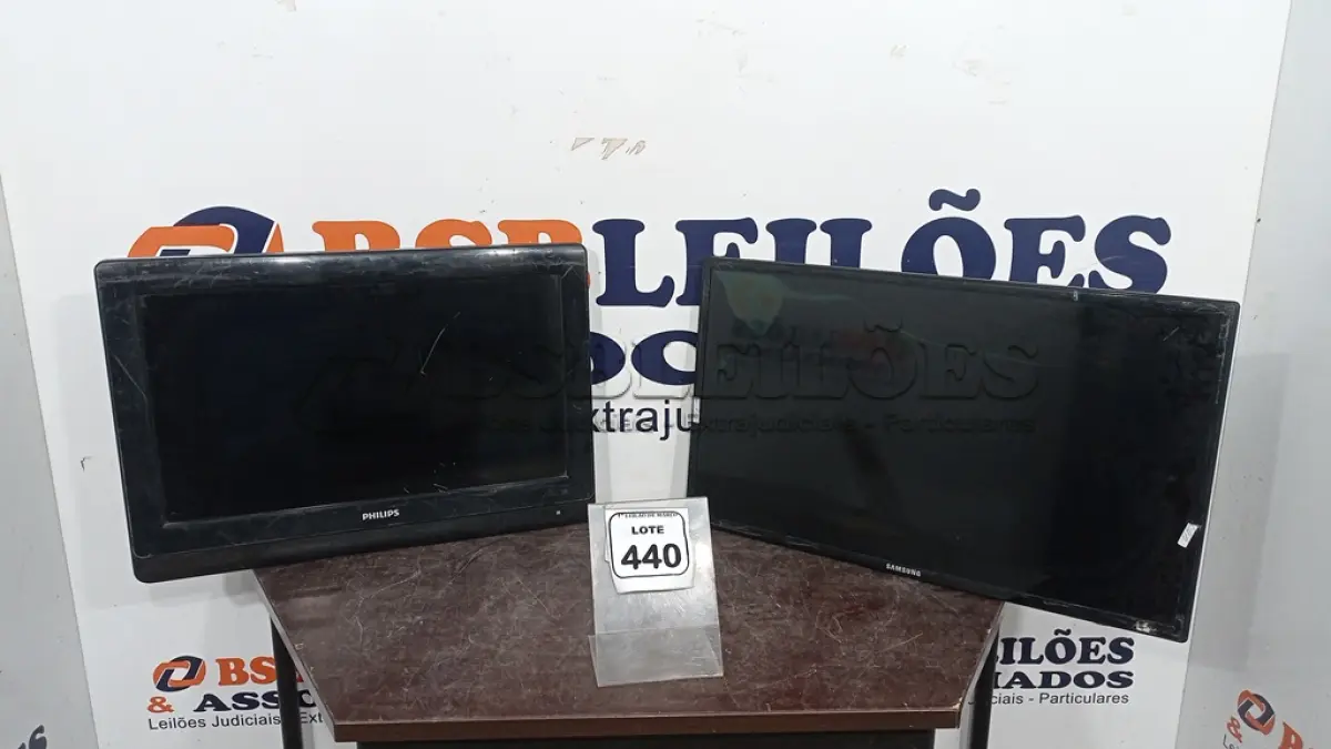 LOTE 440 - 01 TV LCD 26’’ MARCA PHILIPS E 01 TV 32’’ MARCA SAMSUNG. (NO ESTADO) ATENÇÃO! FAZER A VISITAÇÃO ANTES DE ARREMATAR, NÃO SABEMOS SE FUNCIONA, LEILÃO NÃO TEM GARANTIA E NEM DEVOLUÇÃO, SUJEITO A POSSÍVEIS AVARIAS VISÍVEIS/OCULTAS E/OU AUSÊNCIA DE COMPONENTES.