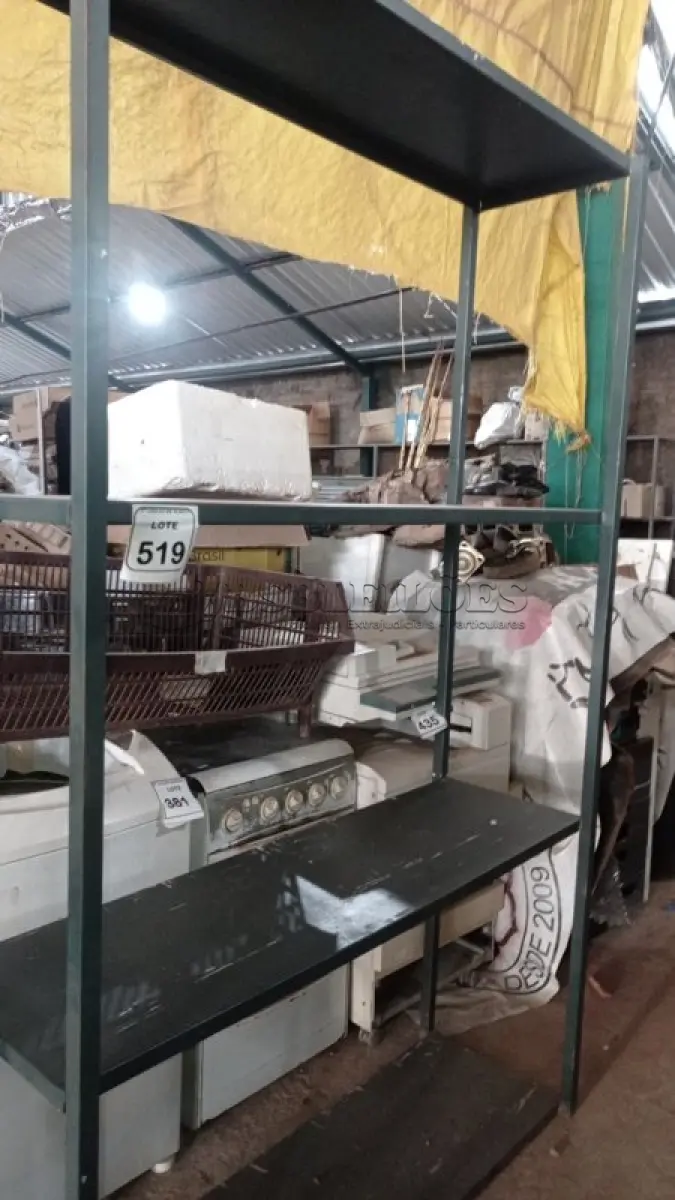 LOTE 519 - 01 ESTANTE DE FERRO DE 1,40X2,25M. (NO ESTADO) ATENÇÃO! FAZER A VISITAÇÃO ANTES DE ARREMATAR, NÃO SABEMOS SE FUNCIONA, LEILÃO NÃO TEM GARANTIA E NEM DEVOLUÇÃO, SUJEITO A POSSÍVEIS AVARIAS VISÍVEIS/OCULTAS E/OU AUSÊNCIA DE COMPONENTES.