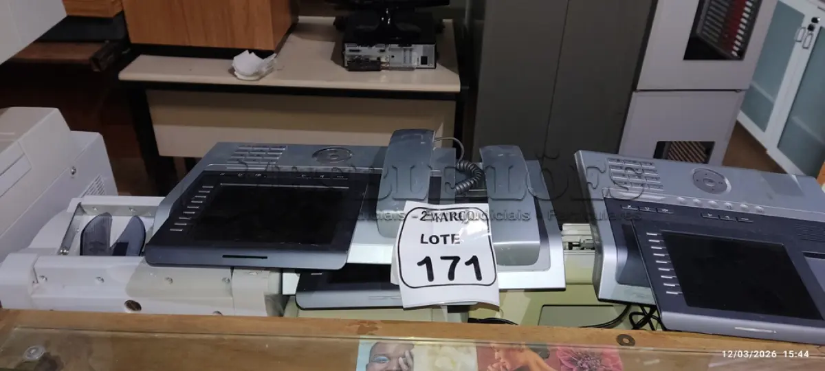 LOTE 171 - 01 SCANNERS MARCA KODAK, 01 RELÓGIO DE PONTO, 01 IMPRESSORA DE CUPOM, 01 MÁQUINA DE CONTA CÉDULA E 03 APARELHOS DE TELEFONE IP. (NO ESTADO) ATENÇÃO! FAZER A VISITAÇÃO ANTES DE ARREMATAR, NÃO SABEMOS SE FUNCIONA, LEILÃO NÃO TEM GARANTIA E NEM DEVOLUÇÃO, SUJEITO A POSSÍVEIS AVARIAS VISÍVEIS/OCULTAS E/OU AUSÊNCIA DE COMPONENTES.