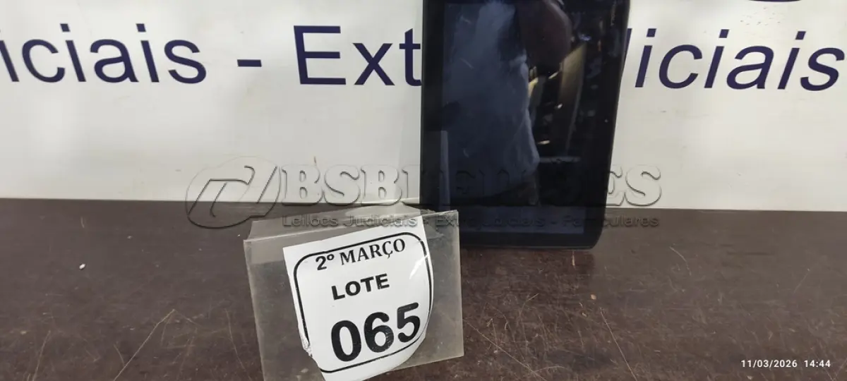 LOTE 065 - 01 TABLET MARCA MOTOROLA. (NO ESTADO) ATENÇÃO! FAZER A VISITAÇÃO ANTES DE ARREMATAR, NÃO SABEMOS SE FUNCIONA, LEILÃO NÃO TEM GARANTIA E NEM DEVOLUÇÃO, SUJEITO A POSSÍVEIS AVARIAS VISÍVEIS/OCULTAS E/OU AUSÊNCIA DE COMPONENTES.
