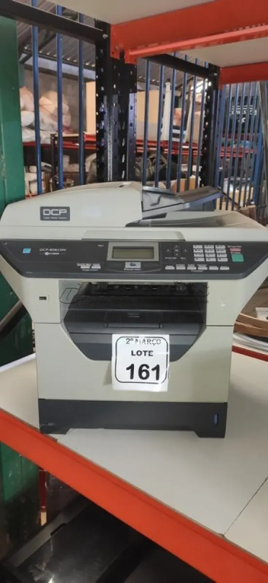 LOTE 161 - 01 IMPRESSORA MODELO DCP-8085DN MARCA BROTHER. (NO ESTADO) ATENÇÃO! FAZER A VISITAÇÃO ANTES DE ARREMATAR, NÃO SABEMOS SE FUNCIONA, LEILÃO NÃO TEM GARANTIA E NEM DEVOLUÇÃO, SUJEITO A POSSÍVEIS AVARIAS VISÍVEIS/OCULTAS E/OU AUSÊNCIA DE COMPONENTES.