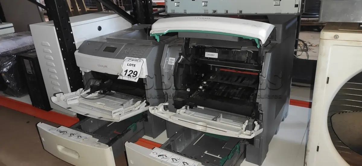 LOTE 129 - 02 IMPRESSORAS SENDO 01 MULTIFUNCIONAL MARCA LEXMARK. (NO ESTADO) ATENÇÃO! FAZER A VISITAÇÃO ANTES DE ARREMATAR, NÃO SABEMOS SE FUNCIONA, LEILÃO NÃO TEM GARANTIA E NEM DEVOLUÇÃO, SUJEITO A POSSÍVEIS AVARIAS VISÍVEIS/OCULTAS E/OU AUSÊNCIA DE COMPONENTES.