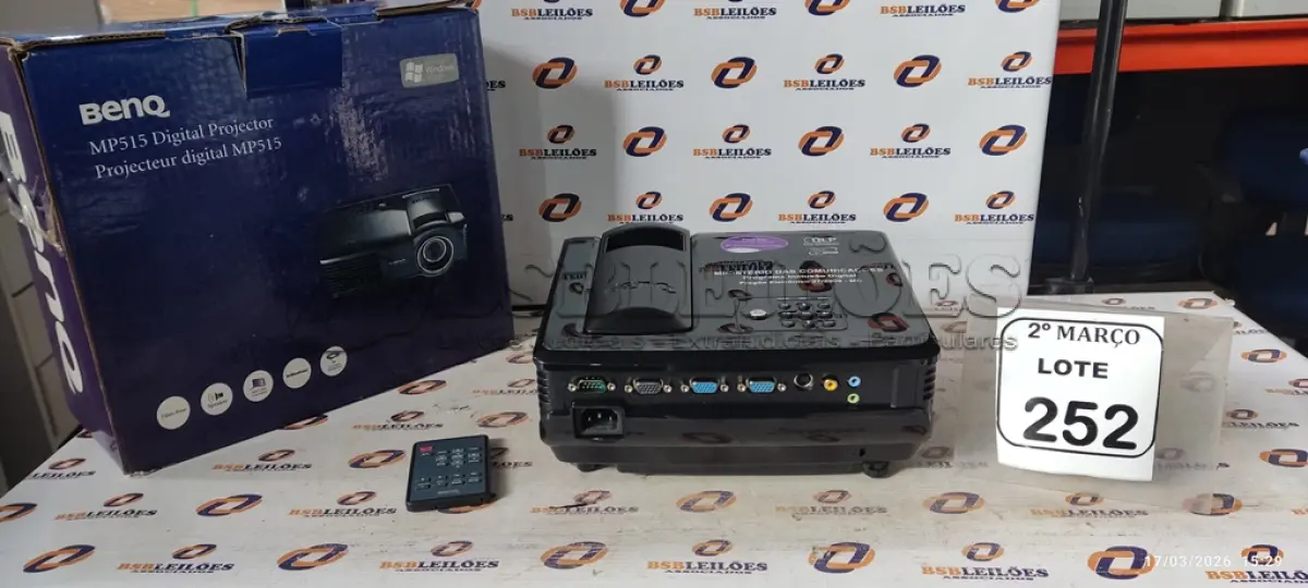 LOTE 252 - 01 PROJETOR MODELO MP515 MARCA BENQ. (NO ESTADO) ATENÇÃO! FAZER A VISITAÇÃO ANTES DE ARREMATAR, NÃO SABEMOS SE FUNCIONA, LEILÃO NÃO TEM GARANTIA E NEM DEVOLUÇÃO, SUJEITO A POSSÍVEIS AVARIAS VISÍVEIS/OCULTAS E/OU AUSÊNCIA DE COMPONENTES.