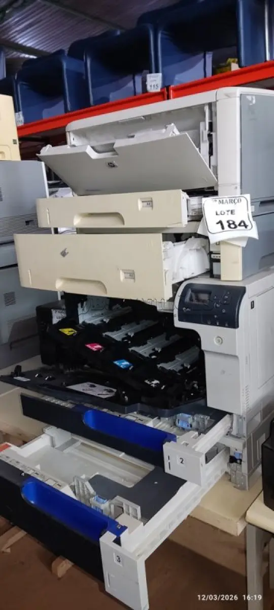 LOTE 184 - 01 IMPRESSORA MULTIFUNCIONAL COLORIDA MODELO LASERJET CP5525 MARCA HP E 01 IMPRESSORA MODELO LASERJET 5200TN MARCA HP. (NO ESTADO) ATENÇÃO! FAZER A VISITAÇÃO ANTES DE ARREMATAR, NÃO SABEMOS SE FUNCIONA, LEILÃO NÃO TEM GARANTIA E NEM DEVOLUÇÃO, SUJEITO A POSSÍVEIS AVARIAS VISÍVEIS/OCULTAS E/OU AUSÊNCIA DE COMPONENTES.