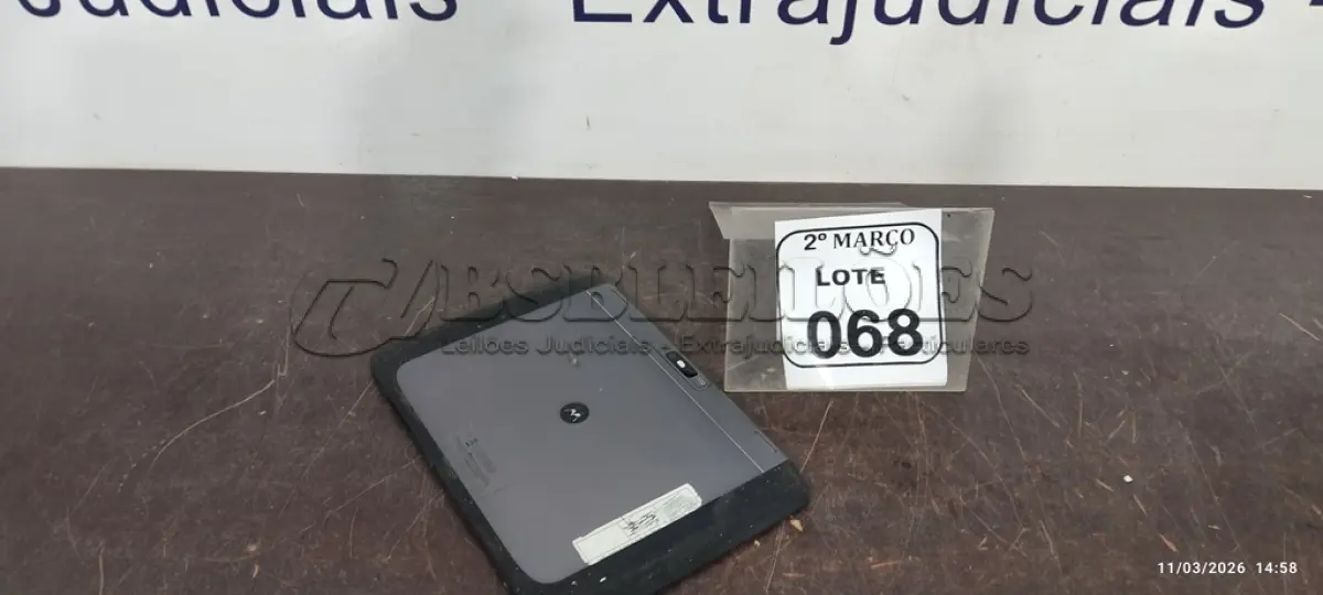 LOTE 068 - 01 TABLET MARCA MOTOROLA. (NO ESTADO) ATENÇÃO! FAZER A VISITAÇÃO ANTES DE ARREMATAR, NÃO SABEMOS SE FUNCIONA, LEILÃO NÃO TEM GARANTIA E NEM DEVOLUÇÃO, SUJEITO A POSSÍVEIS AVARIAS VISÍVEIS/OCULTAS E/OU AUSÊNCIA DE COMPONENTES.