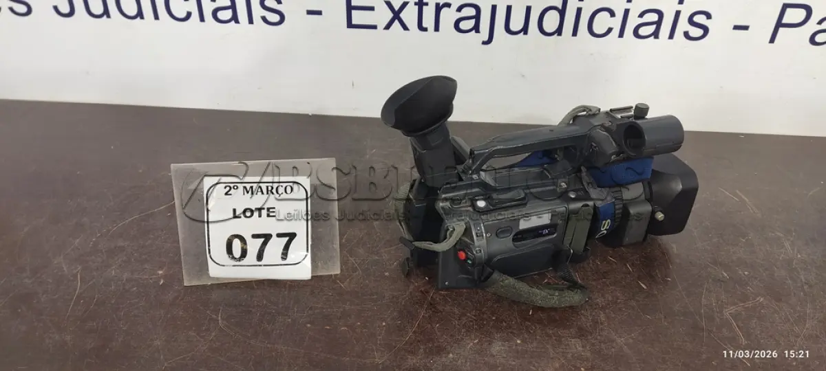 LOTE 077 - 01 FILMADORA MODELO DSR-PD150 MARCA SONY. (NO ESTADO) ATENÇÃO! FAZER A VISITAÇÃO ANTES DE ARREMATAR, NÃO SABEMOS SE FUNCIONA, LEILÃO NÃO TEM GARANTIA E NEM DEVOLUÇÃO, SUJEITO A POSSÍVEIS AVARIAS VISÍVEIS/OCULTAS E/OU AUSÊNCIA DE COMPONENTES.