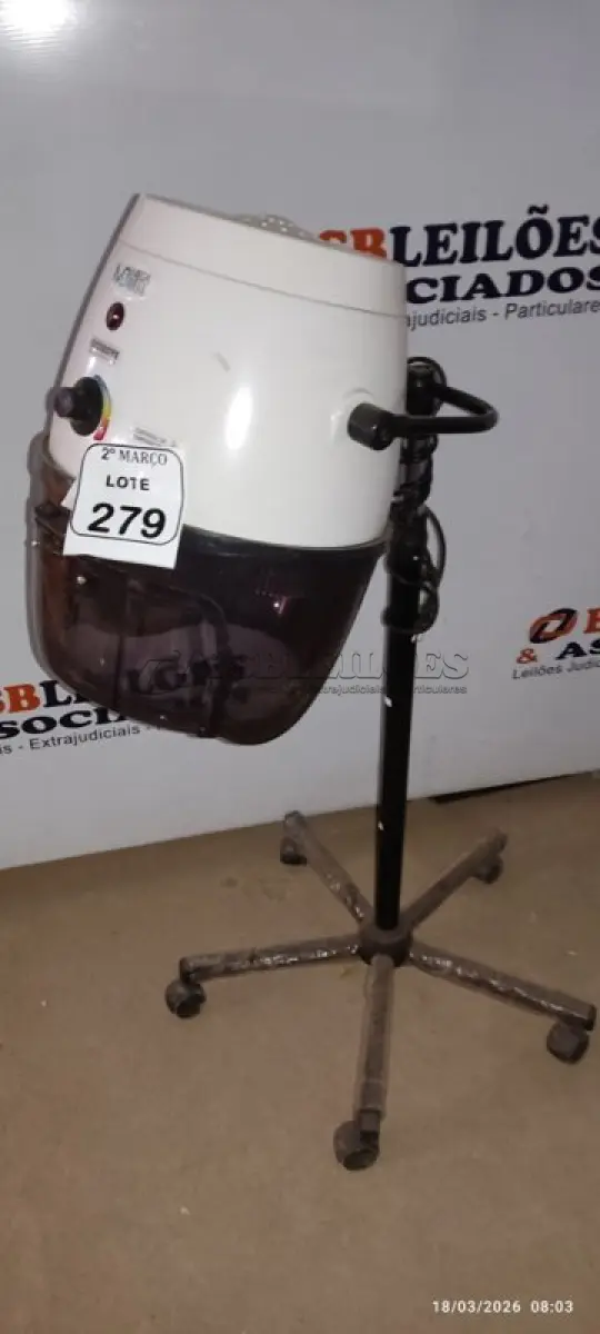 LOTE 279 - 01 SECADOR DE CABELO PROFISSIONAL 220V MARCA MEGA BELL. (NO ESTADO) ATENÇÃO! FAZER A VISITAÇÃO ANTES DE ARREMATAR, NÃO SABEMOS SE FUNCIONA, LEILÃO NÃO TEM GARANTIA E NEM DEVOLUÇÃO, SUJEITO A POSSÍVEIS AVARIAS VISÍVEIS/OCULTAS E/OU AUSÊNCIA DE COMPONENTES.