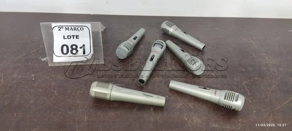 LOTE 081 - 06 MICROFONES DE MARCAS E MODELOS DIVERSOS. (NO ESTADO) ATENÇÃO! FAZER A VISITAÇÃO ANTES DE ARREMATAR, NÃO SABEMOS SE FUNCIONA, LEILÃO NÃO TEM GARANTIA E NEM DEVOLUÇÃO, SUJEITO A POSSÍVEIS AVARIAS VISÍVEIS/OCULTAS E/OU AUSÊNCIA DE COMPONENTES.