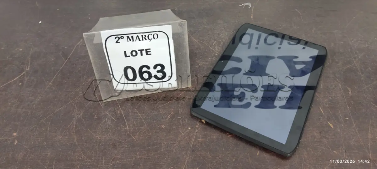 LOTE 063 - 01 TABLET MARCA MOTOROLA. (NO ESTADO) ATENÇÃO! FAZER A VISITAÇÃO ANTES DE ARREMATAR, NÃO SABEMOS SE FUNCIONA, LEILÃO NÃO TEM GARANTIA E NEM DEVOLUÇÃO, SUJEITO A POSSÍVEIS AVARIAS VISÍVEIS/OCULTAS E/OU AUSÊNCIA DE COMPONENTES.