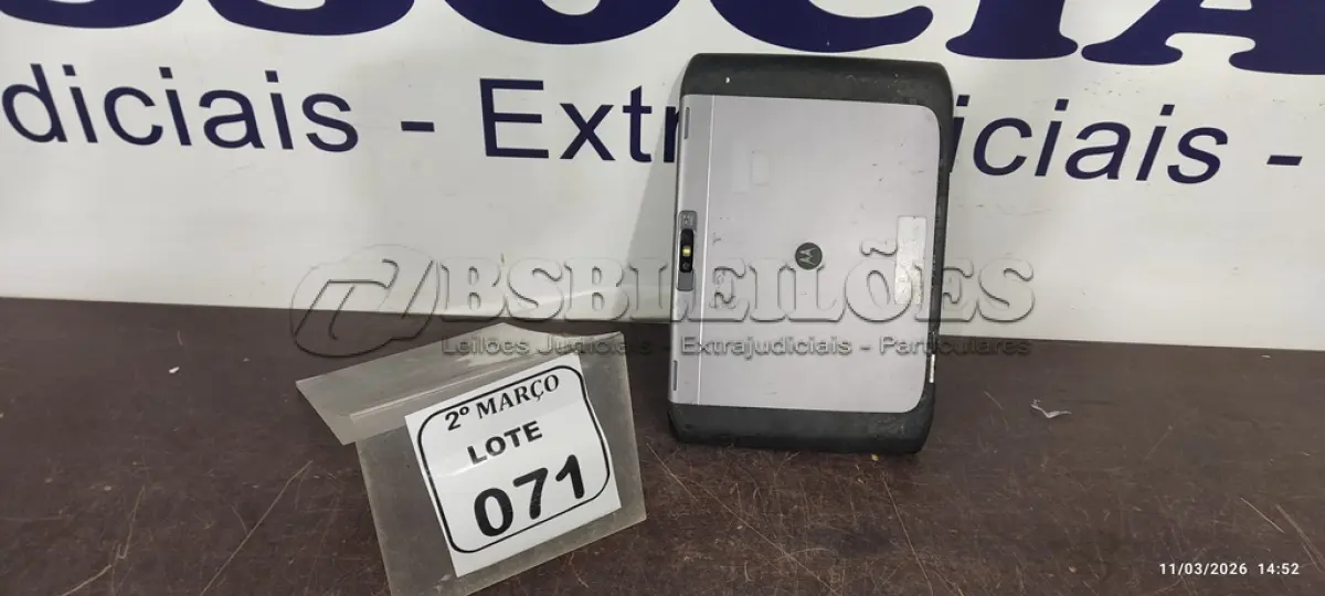 LOTE 071 - 01 TABLET MARCA MOTOROLA. (NO ESTADO) ATENÇÃO! FAZER A VISITAÇÃO ANTES DE ARREMATAR, NÃO SABEMOS SE FUNCIONA, LEILÃO NÃO TEM GARANTIA E NEM DEVOLUÇÃO, SUJEITO A POSSÍVEIS AVARIAS VISÍVEIS/OCULTAS E/OU AUSÊNCIA DE COMPONENTES.