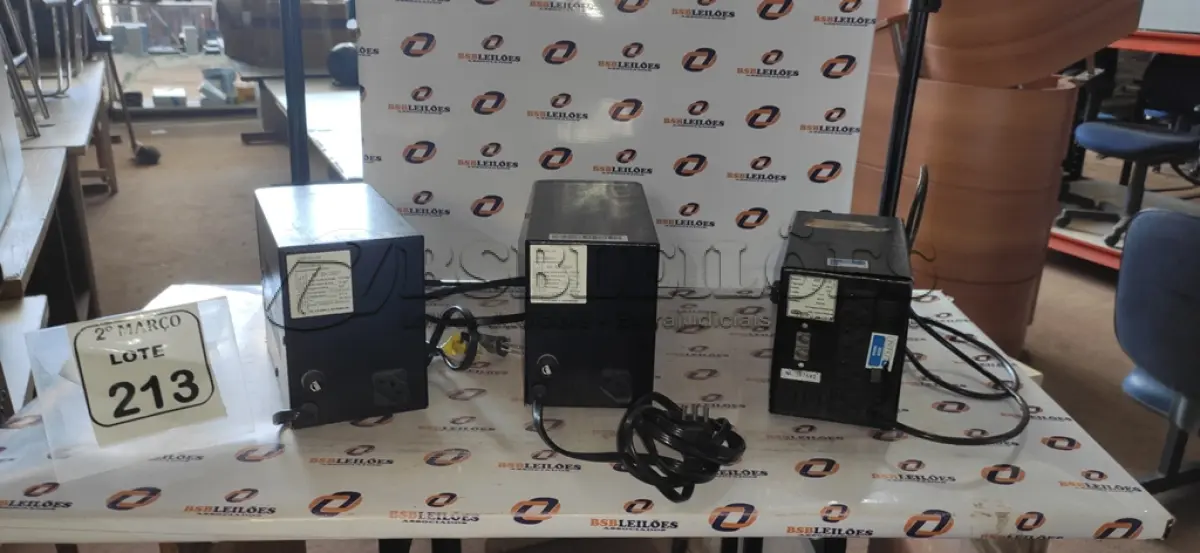 LOTE 213 - 02 ESTABILIZADORES E 01 NOBREAK DE 1000 KVA. (NO ESTADO) ATENÇÃO! FAZER A VISITAÇÃO ANTES DE ARREMATAR, NÃO SABEMOS SE FUNCIONA, LEILÃO NÃO TEM GARANTIA E NEM DEVOLUÇÃO, SUJEITO A POSSÍVEIS AVARIAS VISÍVEIS/OCULTAS E/OU AUSÊNCIA DE COMPONENTES.
