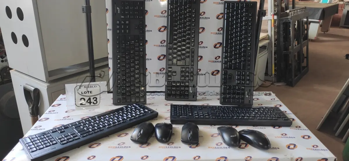 LOTE 243 - 05 TECLADOS E 05 MOUSES SEM FIO MARCA GENIUS. (NO ESTADO) ATENÇÃO! FAZER A VISITAÇÃO ANTES DE ARREMATAR, NÃO SABEMOS SE FUNCIONA, LEILÃO NÃO TEM GARANTIA E NEM DEVOLUÇÃO, SUJEITO A POSSÍVEIS AVARIAS VISÍVEIS/OCULTAS E/OU AUSÊNCIA DE COMPONENTES.