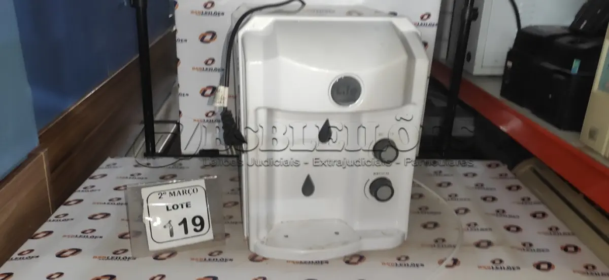 LOTE 119 - 01 PURIFICADOR DE ÁGUA MARCA TOP LIFE. (NO ESTADO) ATENÇÃO! FAZER A VISITAÇÃO ANTES DE ARREMATAR, NÃO SABEMOS SE FUNCIONA, LEILÃO NÃO TEM GARANTIA E NEM DEVOLUÇÃO, SUJEITO A POSSÍVEIS AVARIAS VISÍVEIS/OCULTAS E/OU AUSÊNCIA DE COMPONENTES.