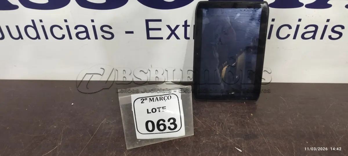 LOTE 063 - 01 TABLET MARCA MOTOROLA. (NO ESTADO) ATENÇÃO! FAZER A VISITAÇÃO ANTES DE ARREMATAR, NÃO SABEMOS SE FUNCIONA, LEILÃO NÃO TEM GARANTIA E NEM DEVOLUÇÃO, SUJEITO A POSSÍVEIS AVARIAS VISÍVEIS/OCULTAS E/OU AUSÊNCIA DE COMPONENTES.