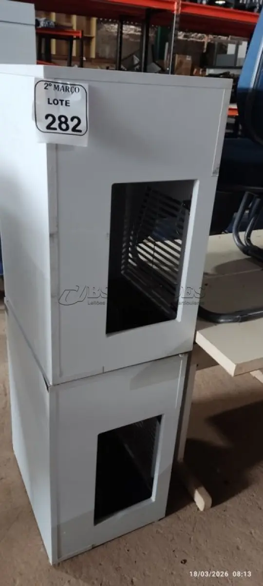 LOTE 282 - 02 ARMÁRIOS PARA CPU COM 01 PORTA E 01 GAVETA. (NO ESTADO) ATENÇÃO! FAZER A VISITAÇÃO ANTES DE ARREMATAR, NÃO SABEMOS SE FUNCIONA, LEILÃO NÃO TEM GARANTIA E NEM DEVOLUÇÃO, SUJEITO A POSSÍVEIS AVARIAS VISÍVEIS/OCULTAS E/OU AUSÊNCIA DE COMPONENTES.