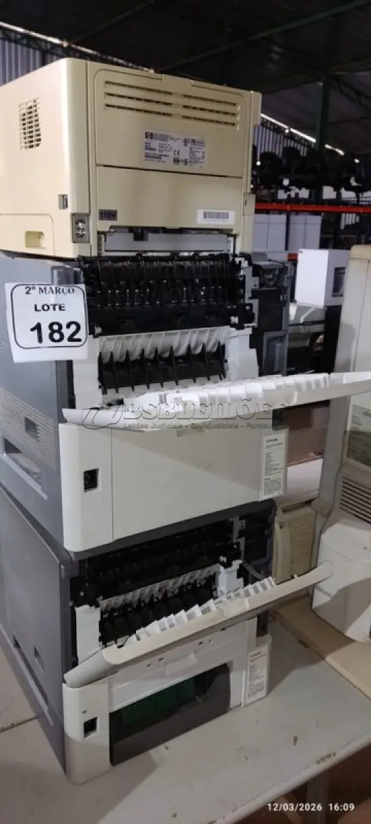 LOTE 182 - 02 IMPRESSORAS MARCA LEXMARK E 01 IMPRESSORA MARCA HP. (NO ESTADO) ATENÇÃO! FAZER A VISITAÇÃO ANTES DE ARREMATAR, NÃO SABEMOS SE FUNCIONA, LEILÃO NÃO TEM GARANTIA E NEM DEVOLUÇÃO, SUJEITO A POSSÍVEIS AVARIAS VISÍVEIS/OCULTAS E/OU AUSÊNCIA DE COMPONENTES.