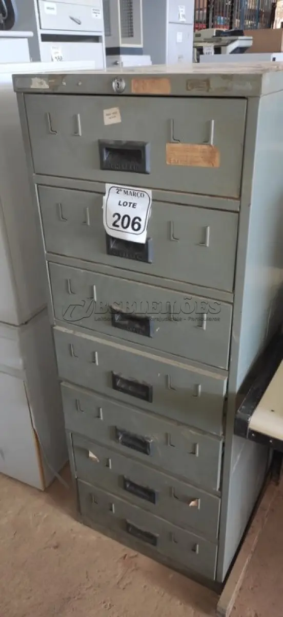 LOTE 206 - 01 ARQUIVO DE AÇO COMO 07 GAVETAS. (NO ESTADO) ATENÇÃO! FAZER A VISITAÇÃO ANTES DE ARREMATAR, NÃO SABEMOS SE FUNCIONA, LEILÃO NÃO TEM GARANTIA E NEM DEVOLUÇÃO, SUJEITO A POSSÍVEIS AVARIAS VISÍVEIS/OCULTAS E/OU AUSÊNCIA DE COMPONENTES.