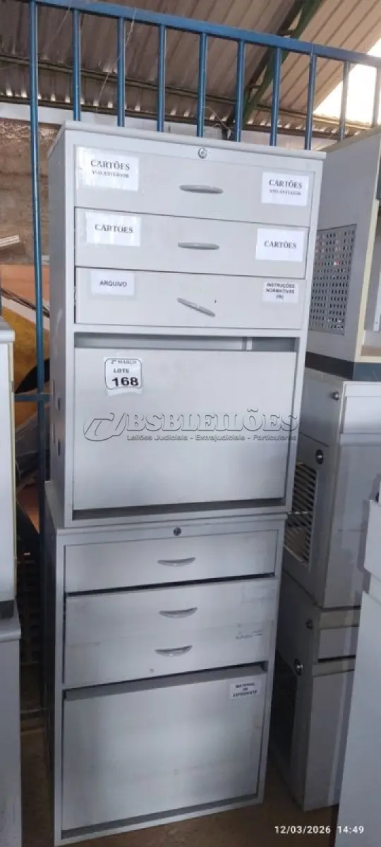 LOTE 169 - 02 ARMÁRIOS BAIXOS COM 02 PORTAS CADA, 01 ARMÁRIO PARA CPU COM 01 GAVETA E 01 APOIO PARA PÉS. (NO ESTADO) ATENÇÃO! FAZER A VISITAÇÃO ANTES DE ARREMATAR, NÃO SABEMOS SE FUNCIONA, LEILÃO NÃO TEM GARANTIA E NEM DEVOLUÇÃO, SUJEITO A POSSÍVEIS AVARIAS VISÍVEIS/OCULTAS E/OU AUSÊNCIA DE COMPONENTES.