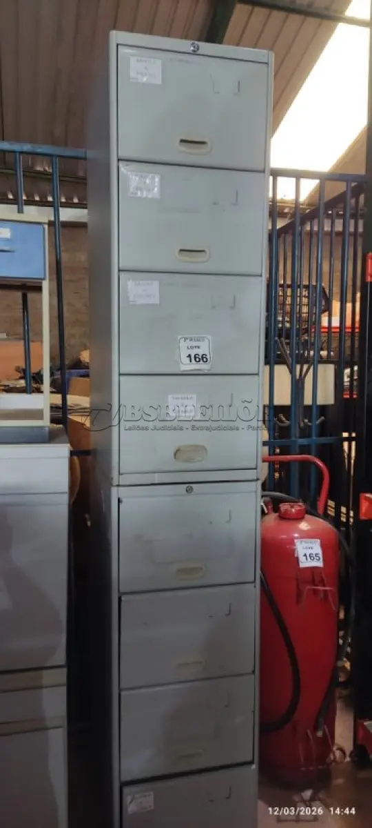 LOTE 166 - 02 ARQUIVOS DE AÇO COM 04 GAVETAS CADA. (NO ESTADO) ATENÇÃO! FAZER A VISITAÇÃO ANTES DE ARREMATAR, NÃO SABEMOS SE FUNCIONA, LEILÃO NÃO TEM GARANTIA E NEM DEVOLUÇÃO, SUJEITO A POSSÍVEIS AVARIAS VISÍVEIS/OCULTAS E/OU AUSÊNCIA DE COMPONENTES.