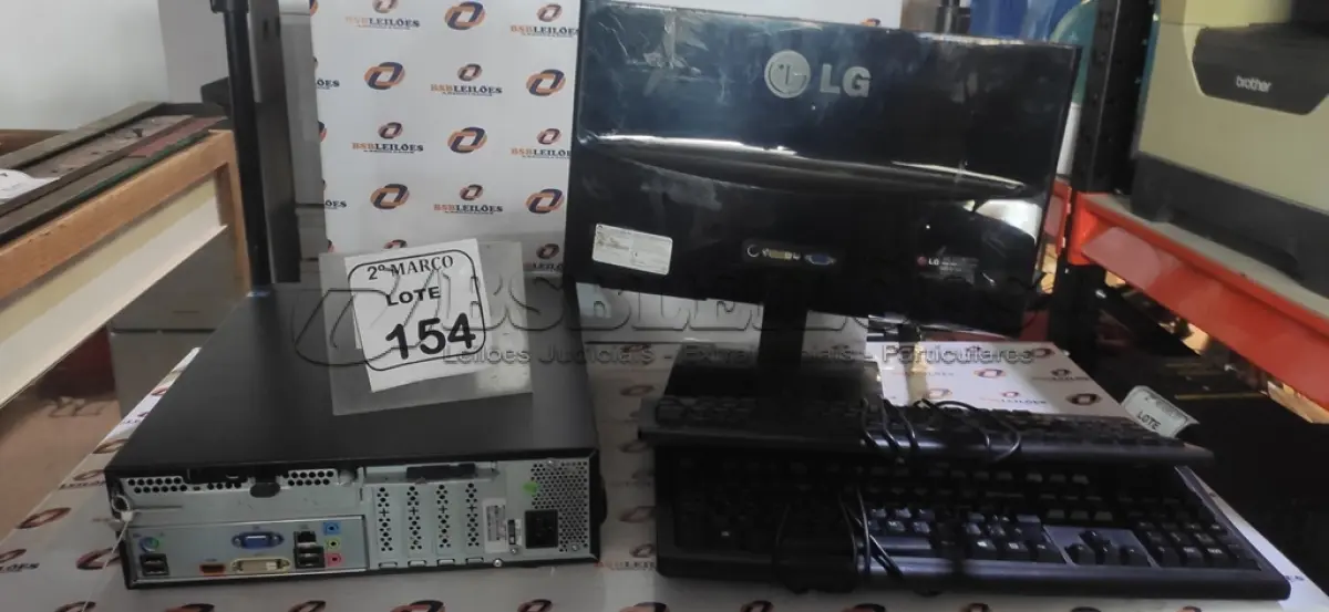 LOTE 154 - 01 CPU MARCA POSITIVO, 01 MONITOR MARCA LG E 02 TECLADOS PARA PC. (NO ESTADO) ATENÇÃO! FAZER A VISITAÇÃO ANTES DE ARREMATAR, NÃO SABEMOS SE FUNCIONA, LEILÃO NÃO TEM GARANTIA E NEM DEVOLUÇÃO, SUJEITO A POSSÍVEIS AVARIAS VISÍVEIS/OCULTAS E/OU AUSÊNCIA DE COMPONENTES.